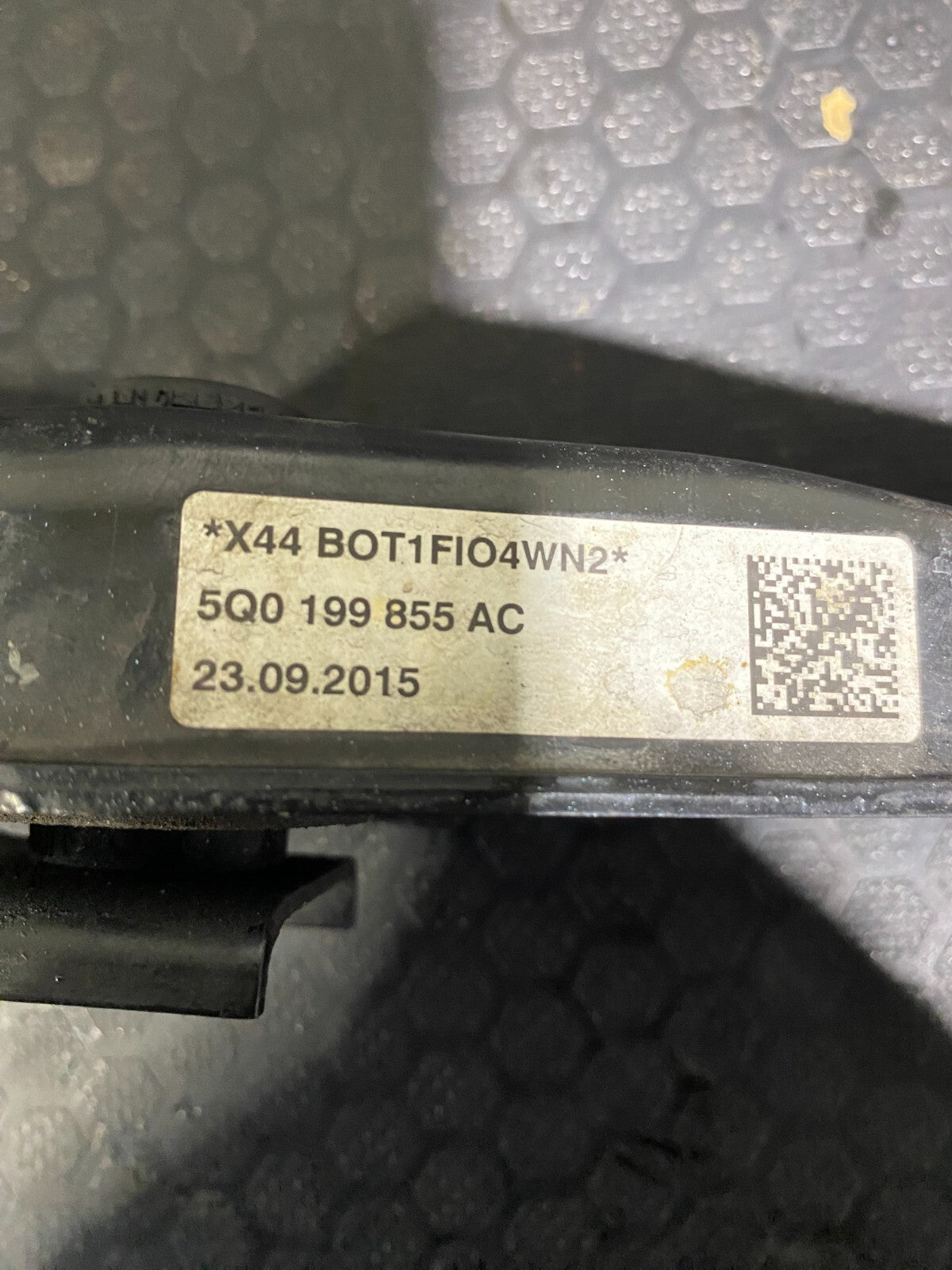 Volkswagen Golf MK7 Dog Bone Mount 5Q0199855AC