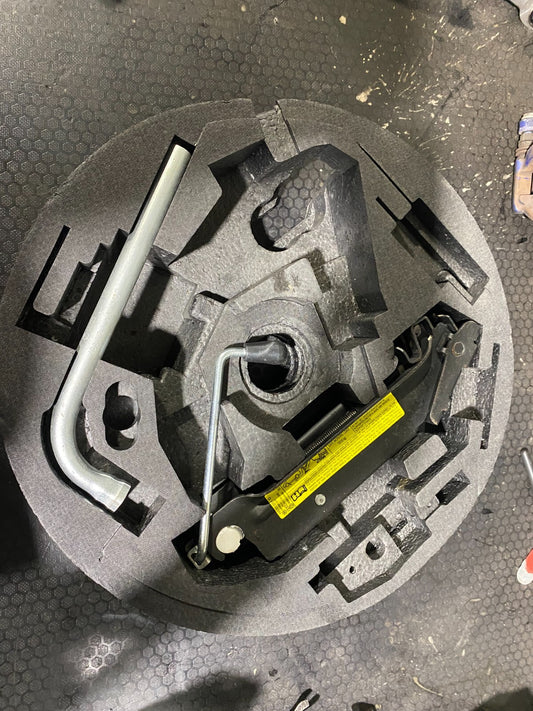 VWAG MK5/MK6 Spare Wheel Tool Kit With Jack And Wheel Nut Remover 8P0012109E