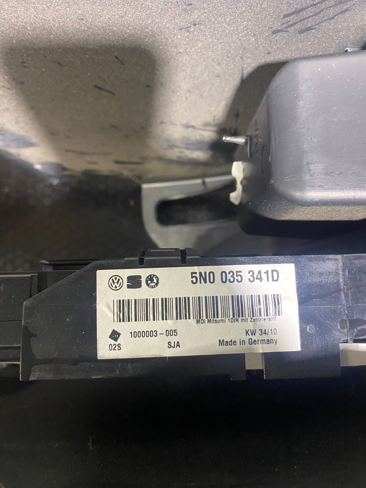 Volkswagen Golf MK5/6 Middle Console With Media In 5N0035341D 1K0863323