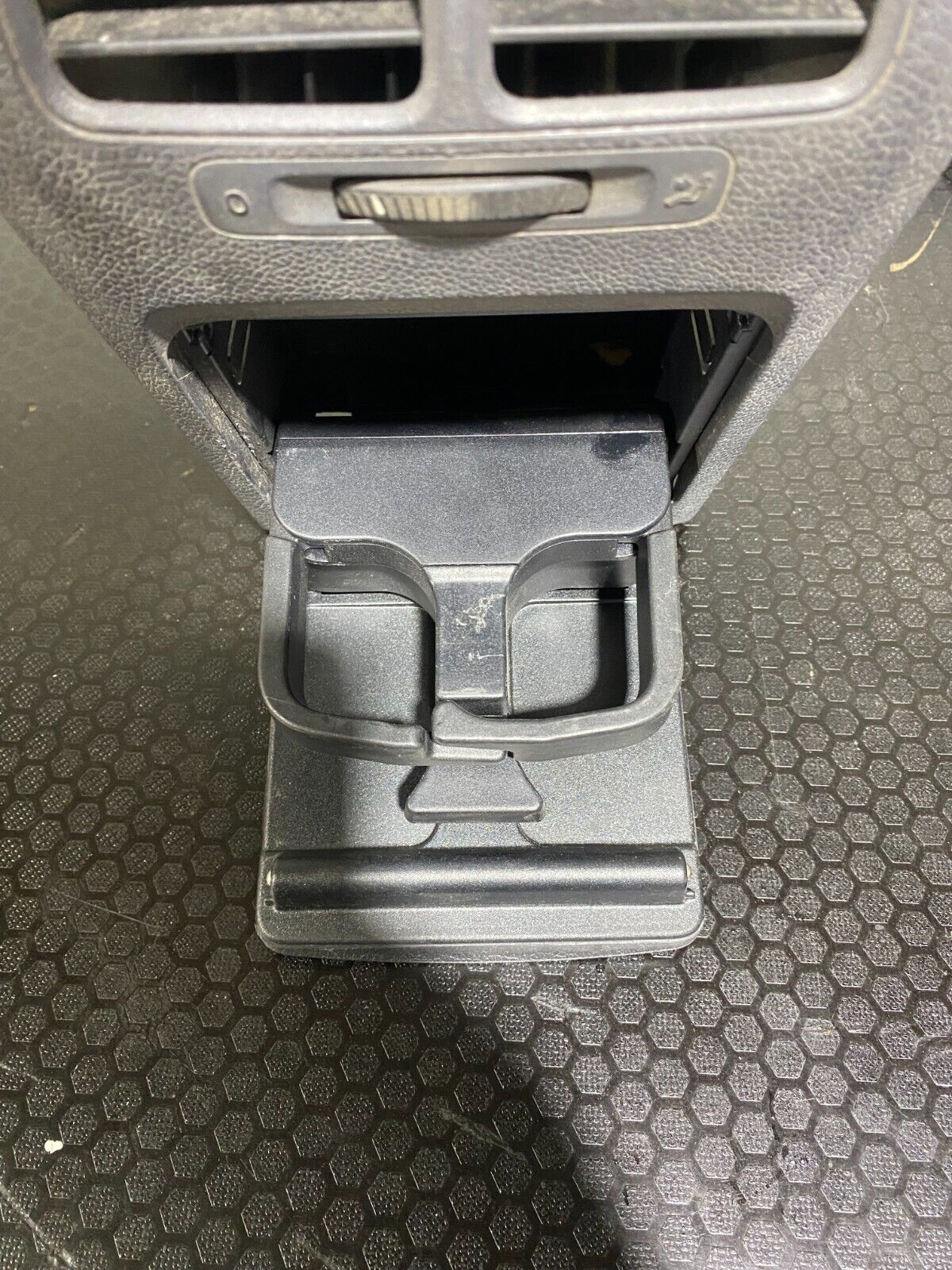 Volkswagen Golf MK5 MK6 Rear Air Vent With Cup Holders Complete 1K0863289B