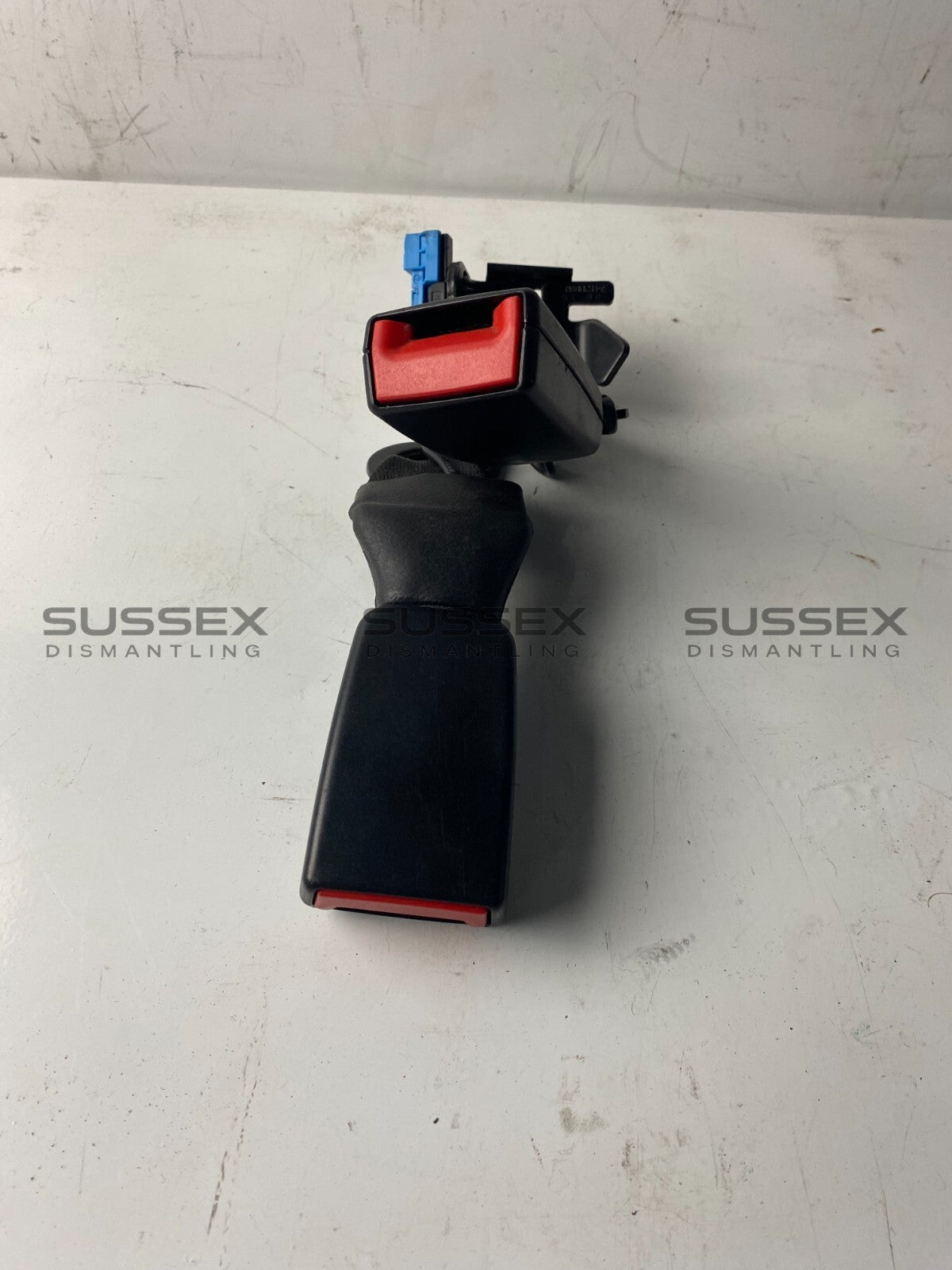 Mercedes-Benz Rear Middle And Right Seat Belt Buckle (Broken Plug) A2058600469