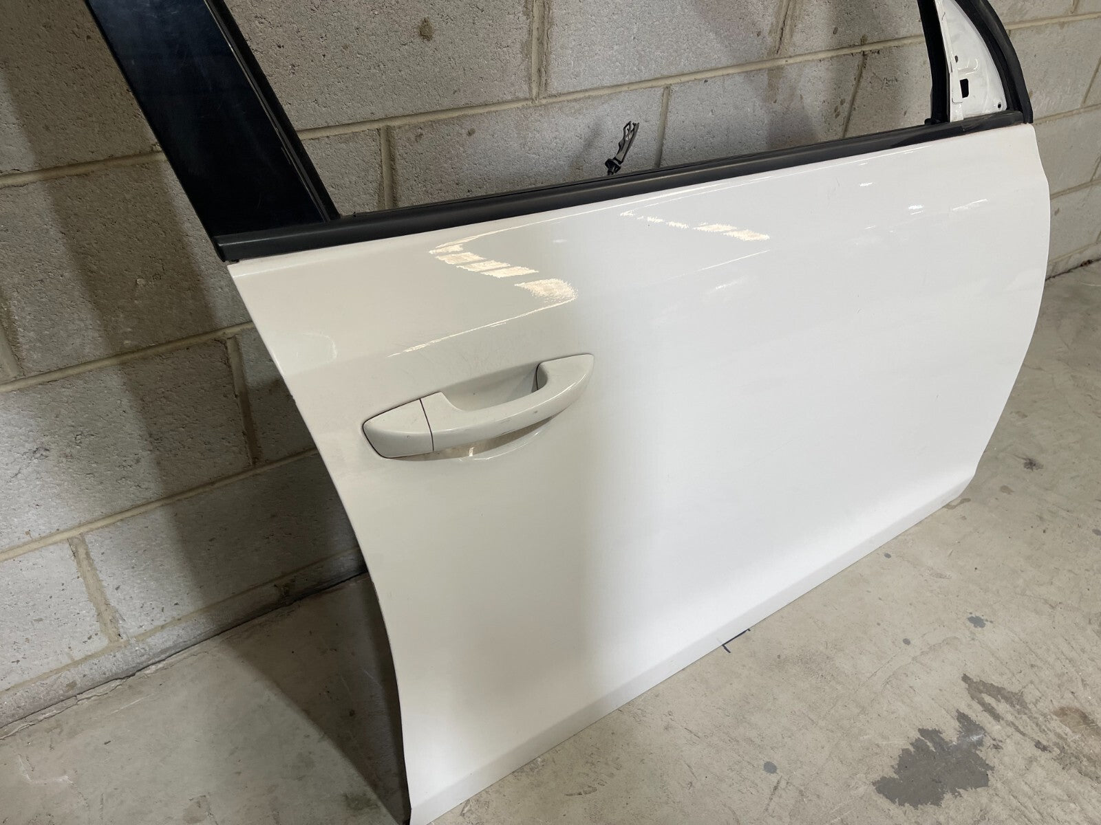 Volkswagen Golf MK6 Front Right Door In White *Freight Available*