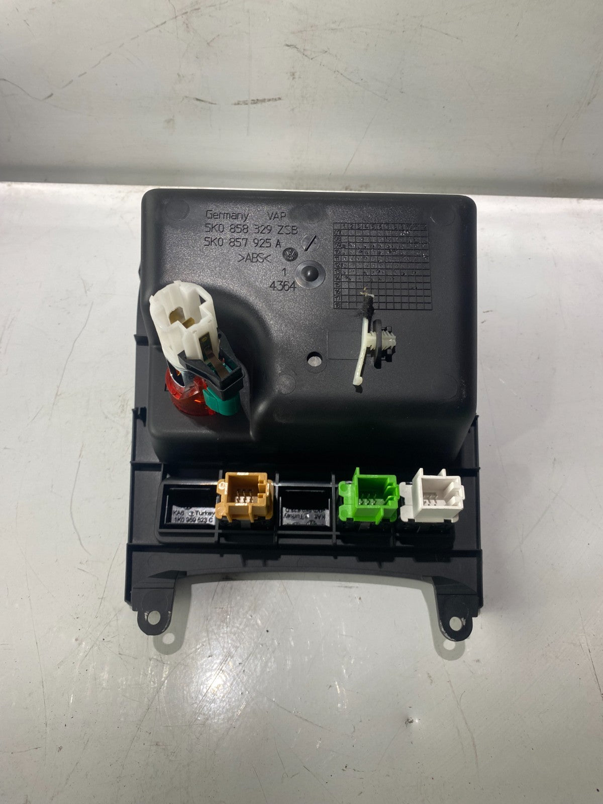 Volkswagen Scirocco Centre Coin Tray With DCC, ESP AND Parking Assist 5K0858329