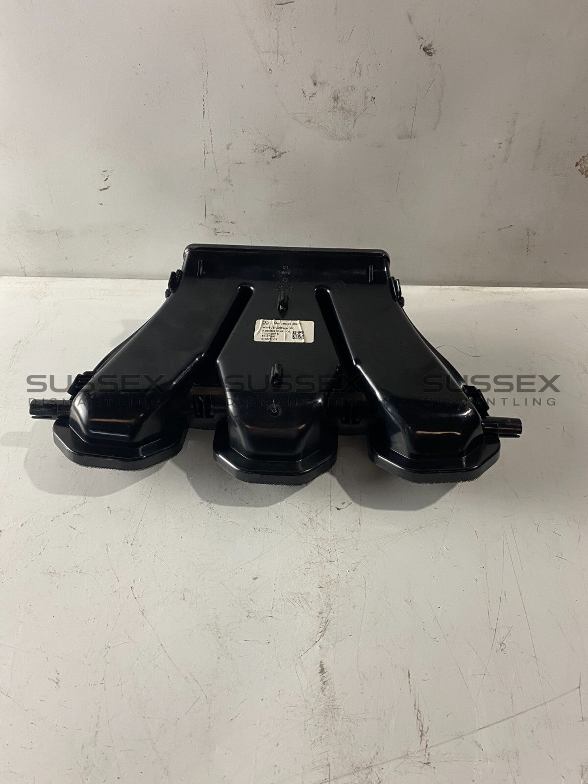 Mercedes-Benz Dashboard Centre Air Vent Duct A2058309001