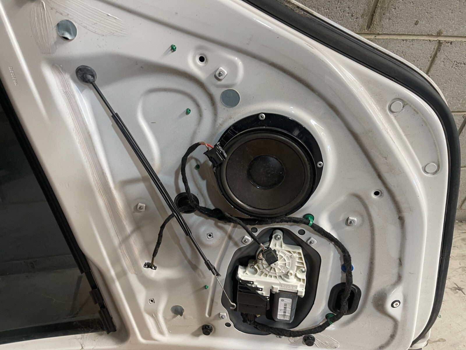 Volkswagen Golf MK5 Rear Right Door In White *Freight Available*