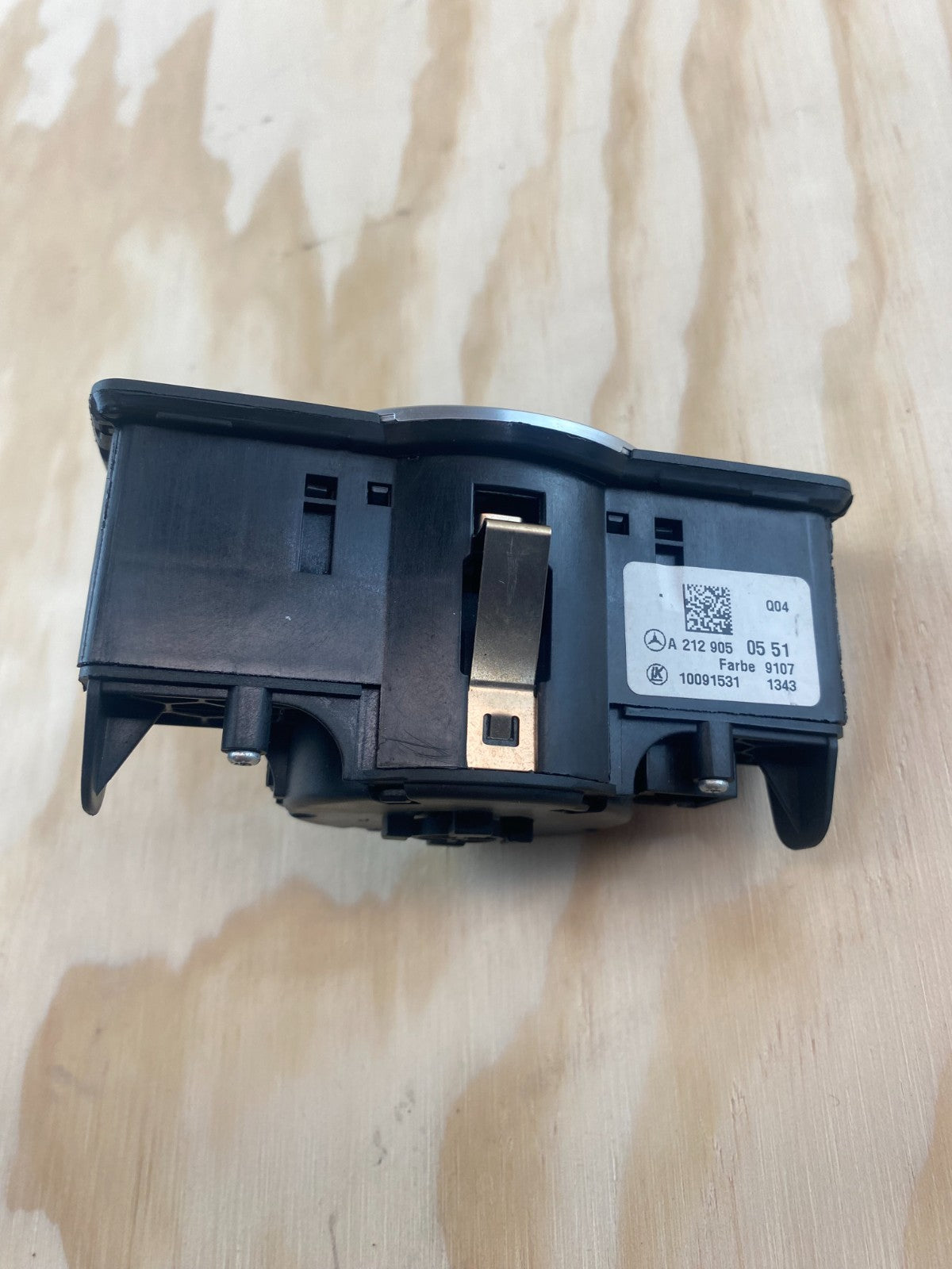 Mercedes-Benz A / B / CLA / GLA / E / C CLASS Headlight Control A2129050551