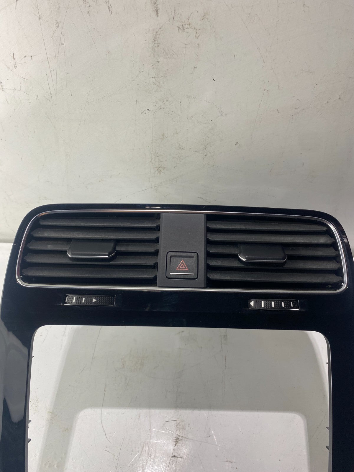 Volkswagen Scirocco Facelift Centre Air Vent With Piano Black Surround 1K8819728