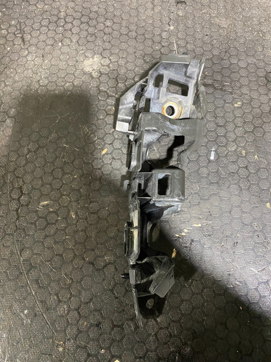 Volkswagen MK7 Front Right Bumper Guide Bracket 5G0807184A