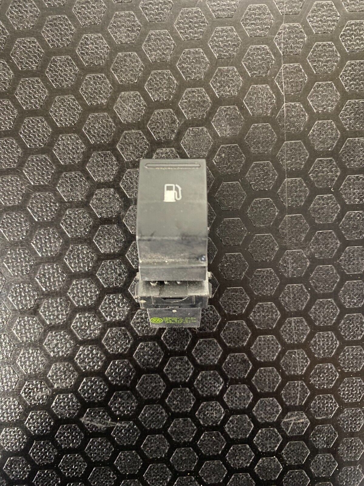 Volkswagen Golf MK5 2003-2008 Fuel Door Flap Release Button Switch 7L6959833B