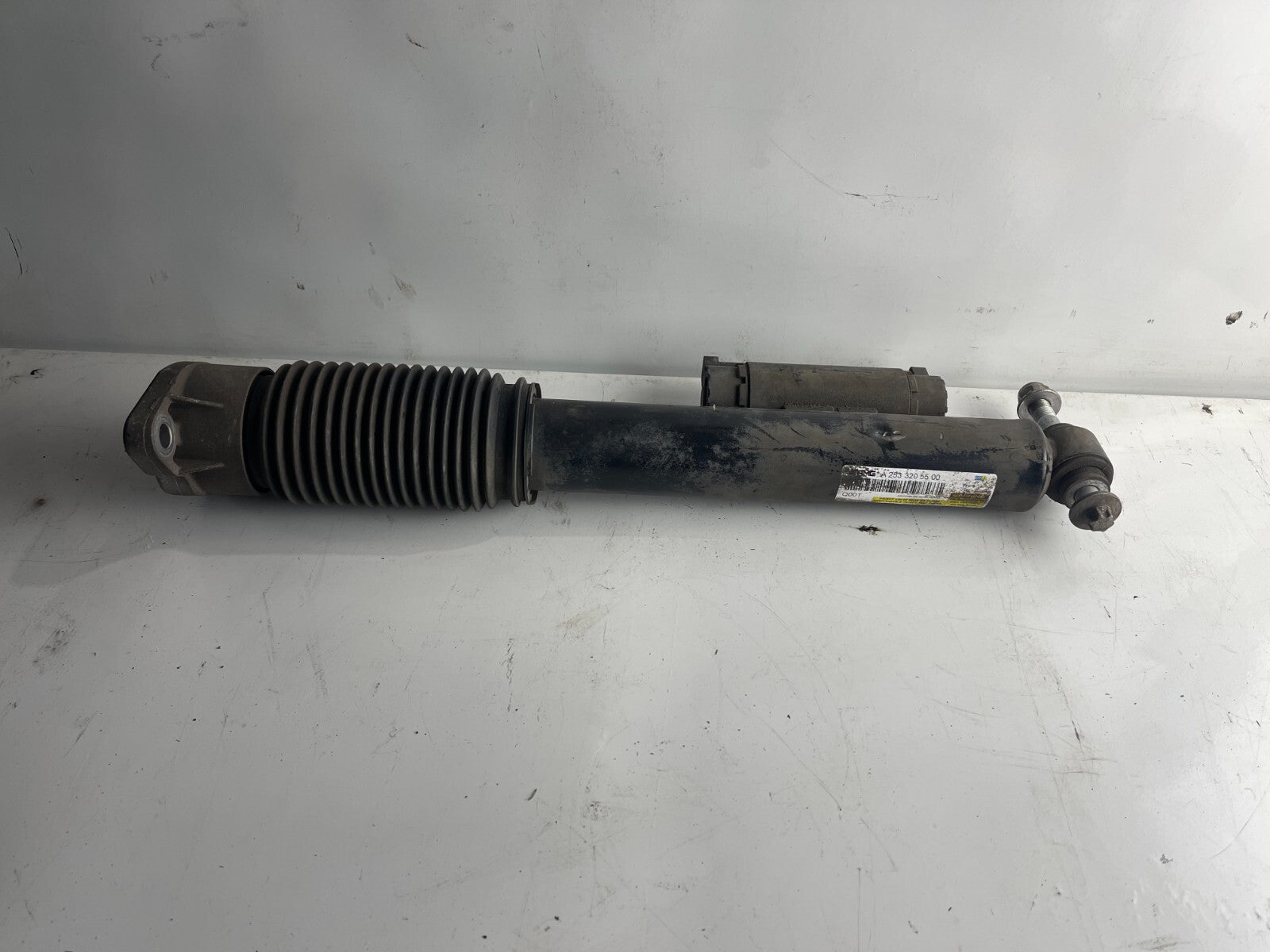Mercedes-Benz Rear Air Suspension Absorber A2533205500 **Dented**