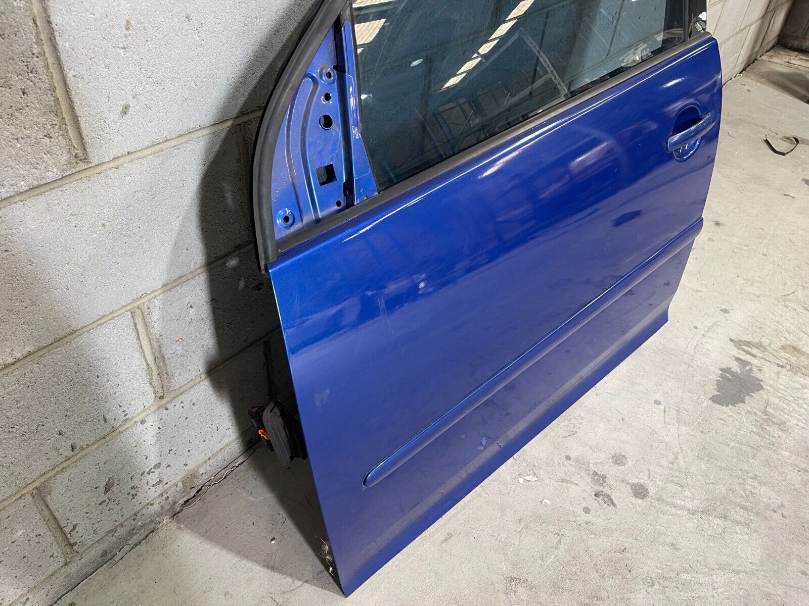 Volkswagen Golf MK5 Front Left Door In Blue *Freight Available*