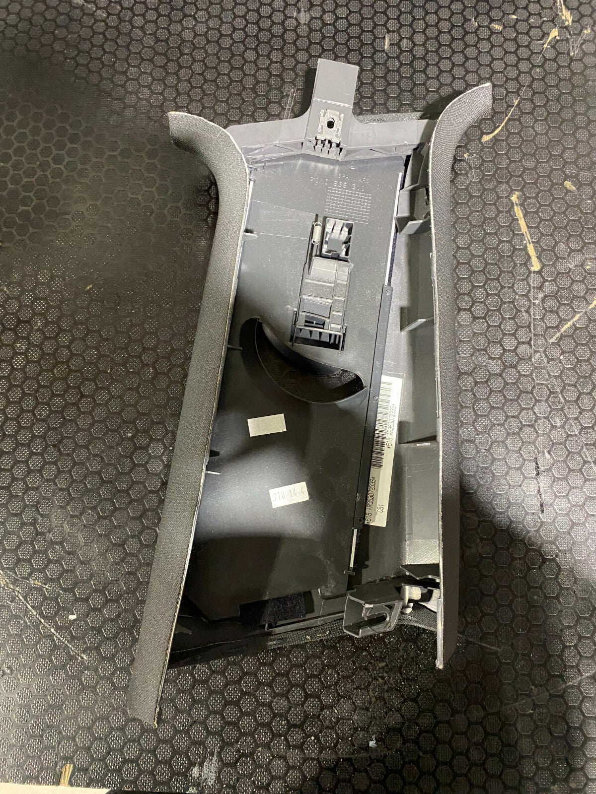 Volkswagen Golf MK5/MK6 Passenger Seat Belt Cover 1K4867243