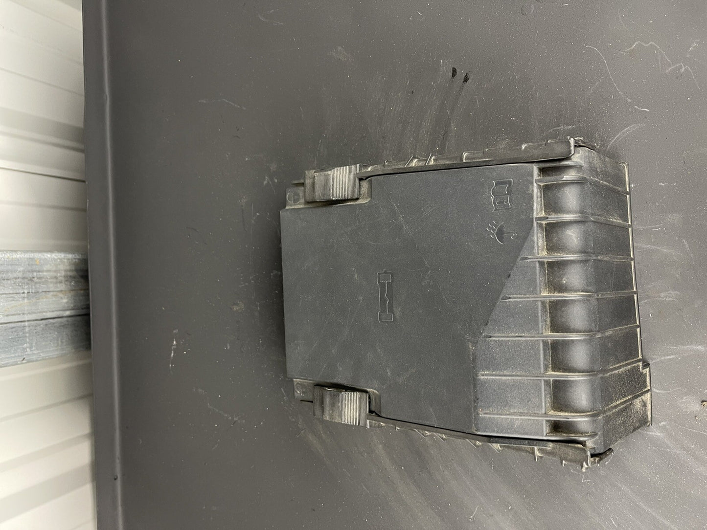 VW Golf GTI Mk5 Mk6 Fuse Box Lid Cover 1K0937132F Passat B6 CC Jetta Tiguan A3