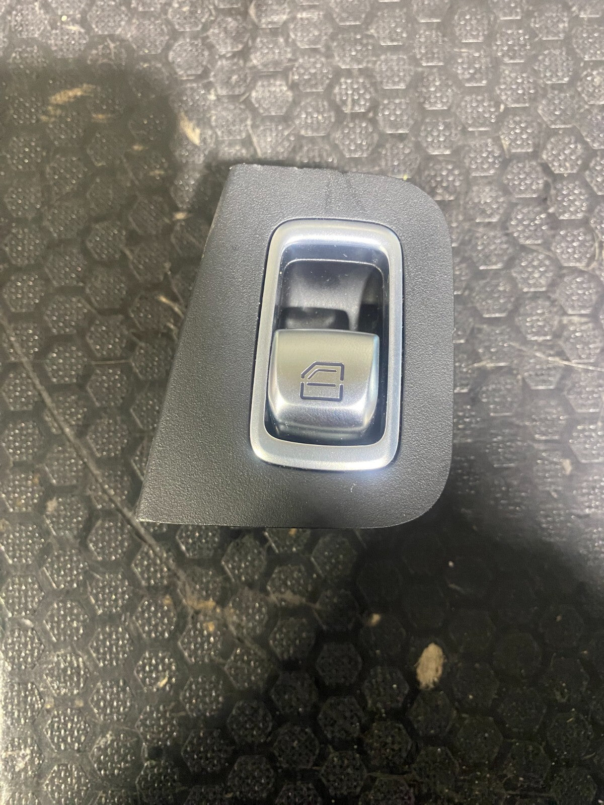 GENUINE Mercedes-Benz Passenger Rear Left Window Switch W/ Bracket A2059051513