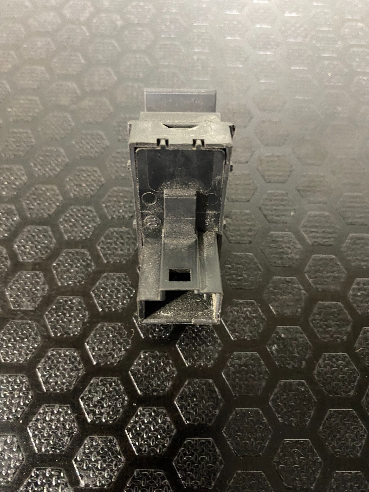 Volkswagen Golf MK5 2003-2008 Fuel Door Flap Release Button Switch 7L6959833B