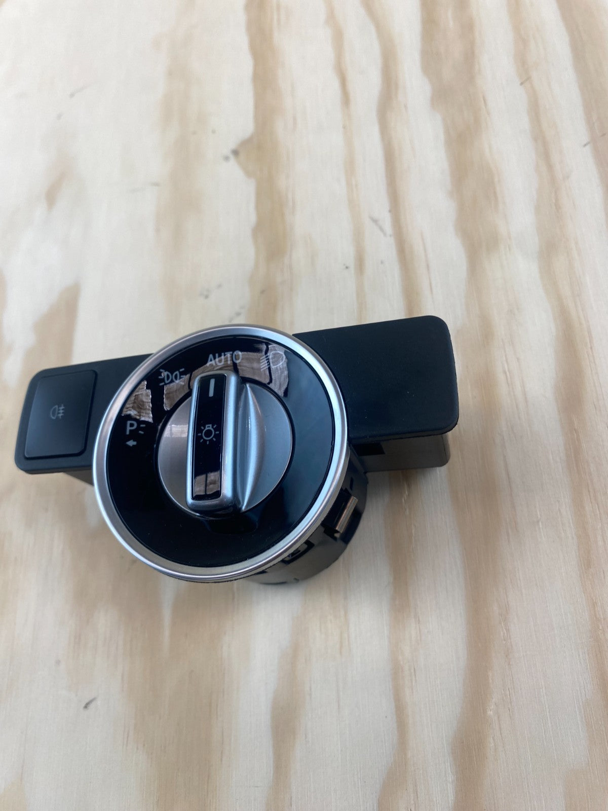 Mercedes-Benz A / B / CLA / GLA / E / C CLASS Headlight Control A2129050551