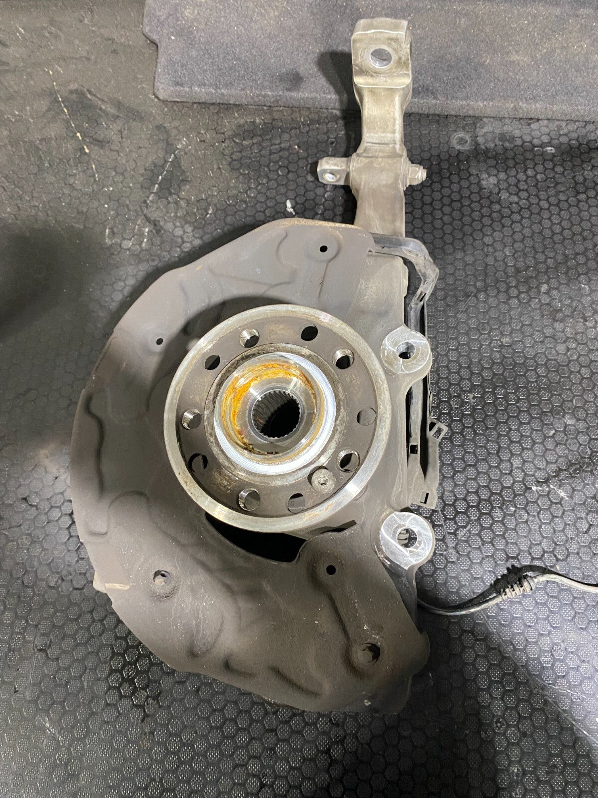 Mercedes-Benz Front Left Knuckle For Suspension Complete A2530700