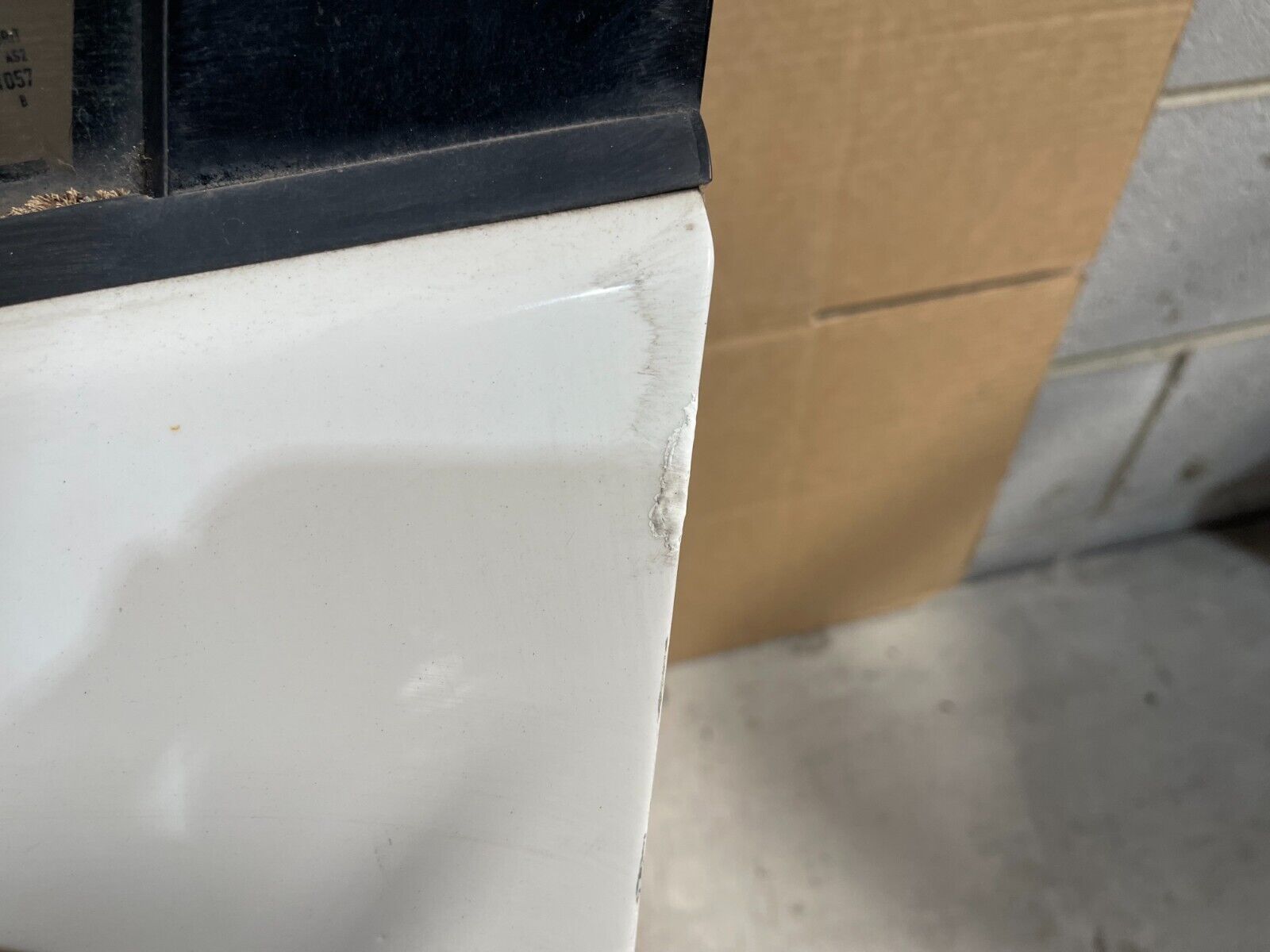 Volkswagen Golf MK5 Front Left Door In White *Freight Available*