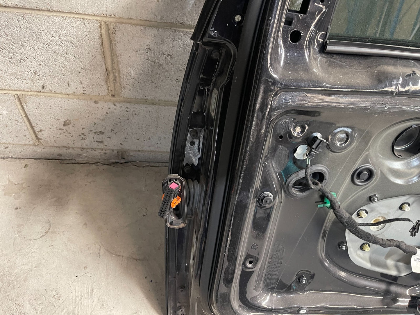 Volkswagen Golf MK5 Front Right Door In Black *Freight Available*