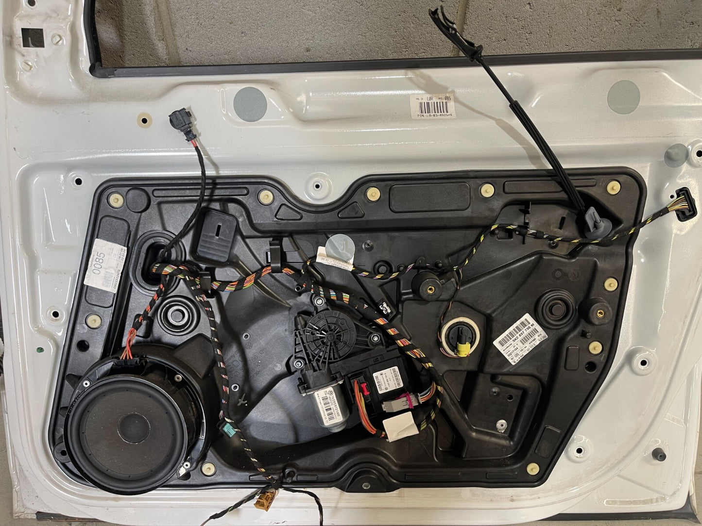 Volkswagen Golf MK6 Front Right Door In White *Freight Available*