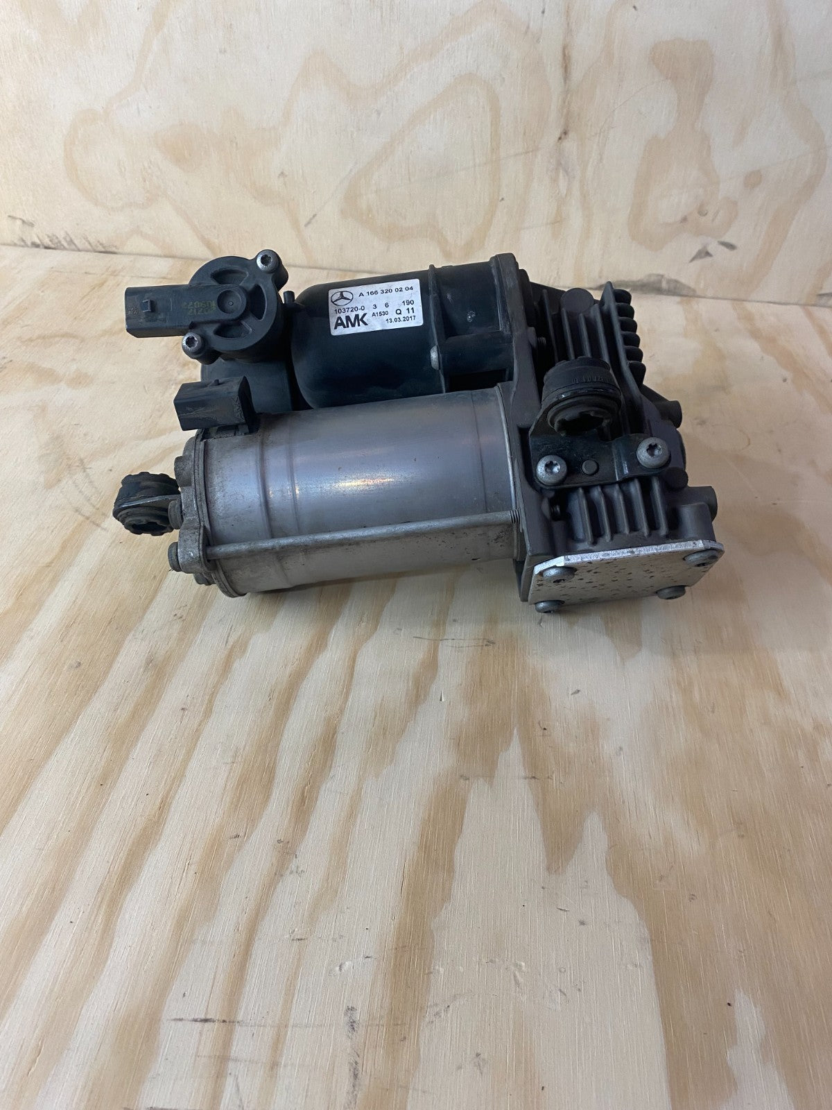 Mercedes-Benz ML GL GLE Class Air Suspension Pump A1663200204 (FAULTY)