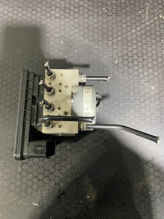Volkswagen Golf ABS Brake Pump Module 3Q0614517AA