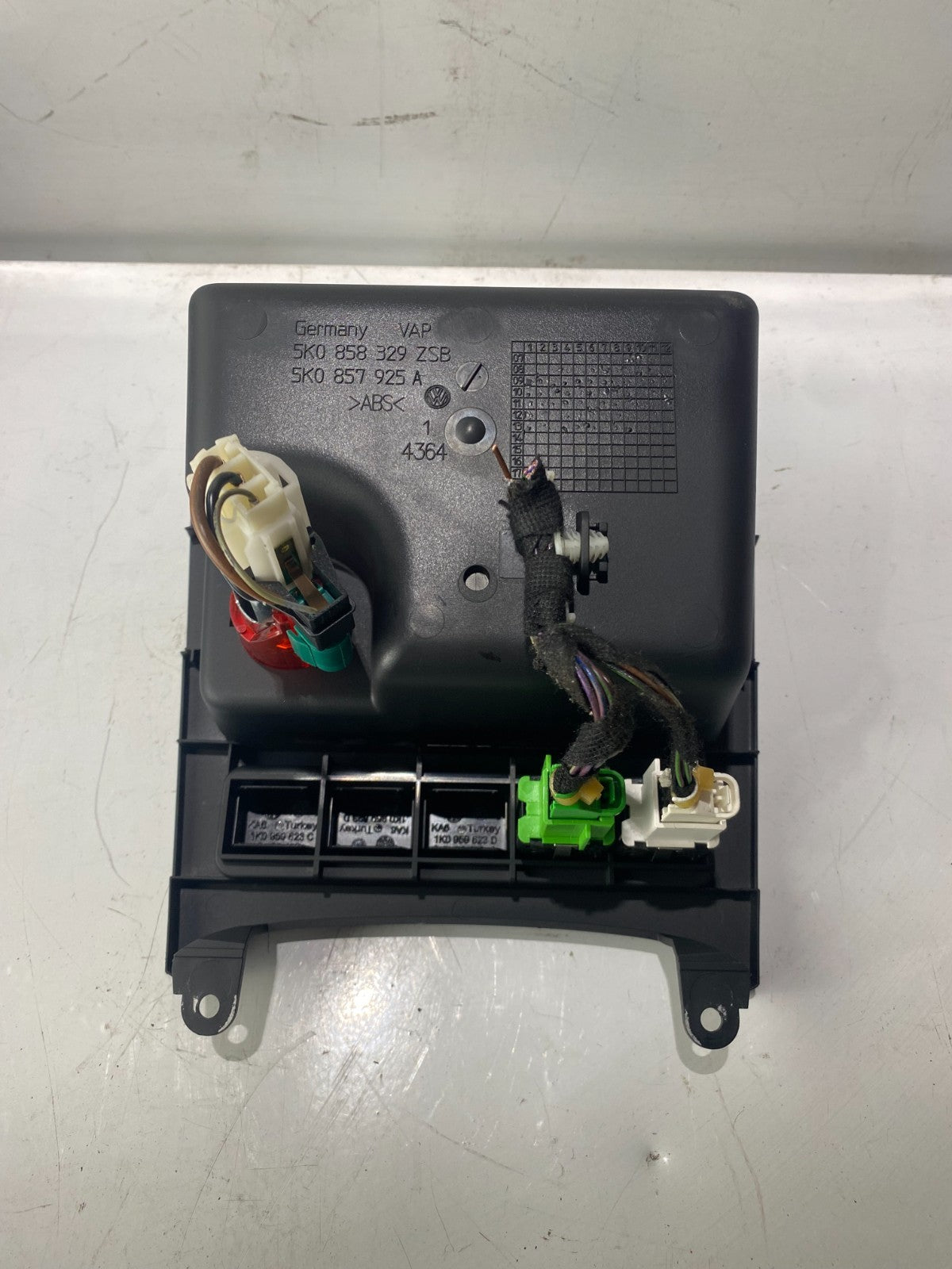 Volkswagen Scirocco Centre Console Coin Tray With DCC And ESP 5K0858329