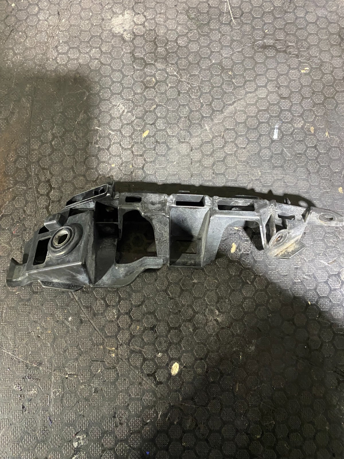 Volkswagen MK7 Front Right Bumper Guide Bracket 5G0807184A