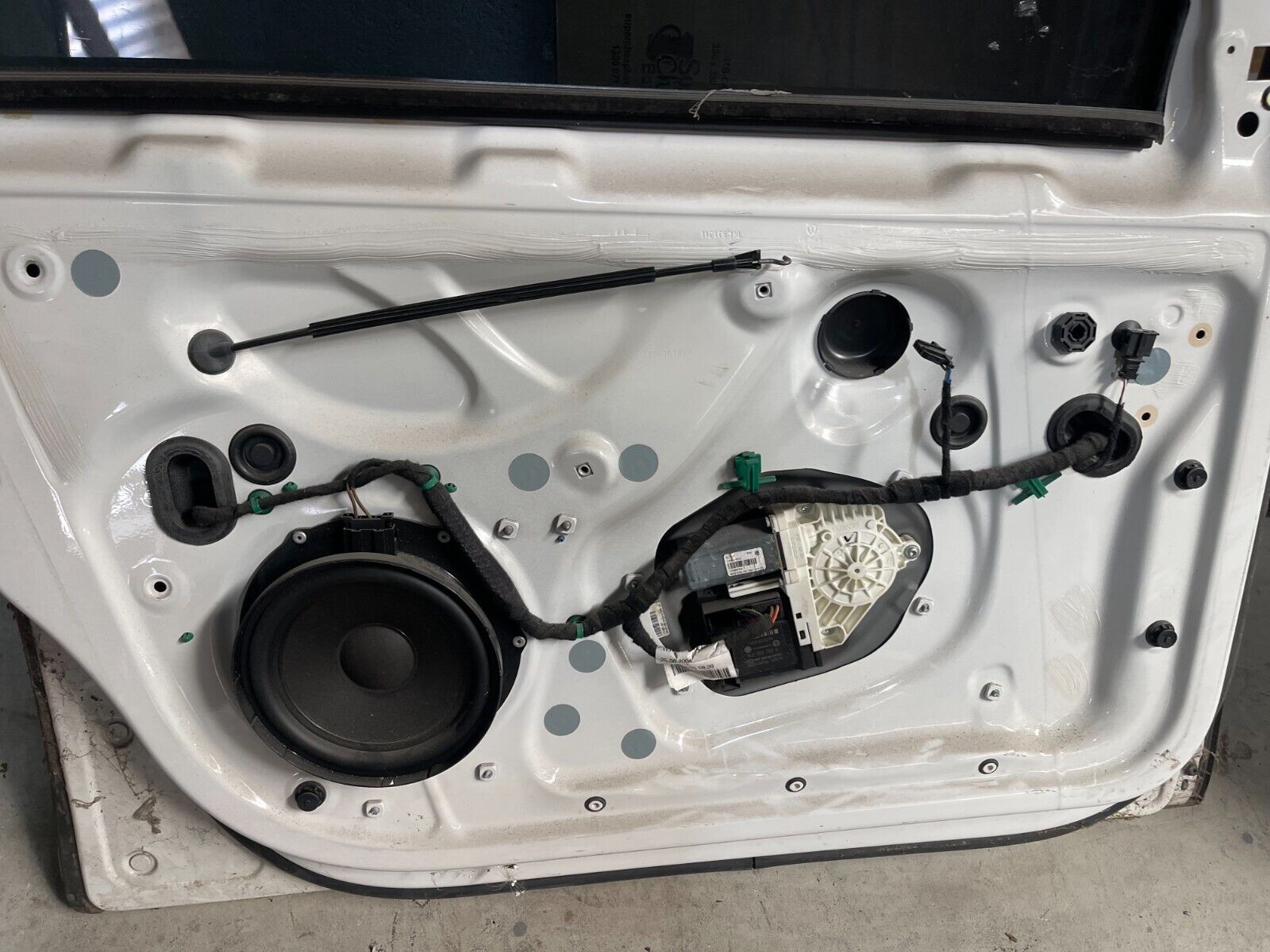 Volkswagen Golf MK5 Front Left Door In White *Freight Available*