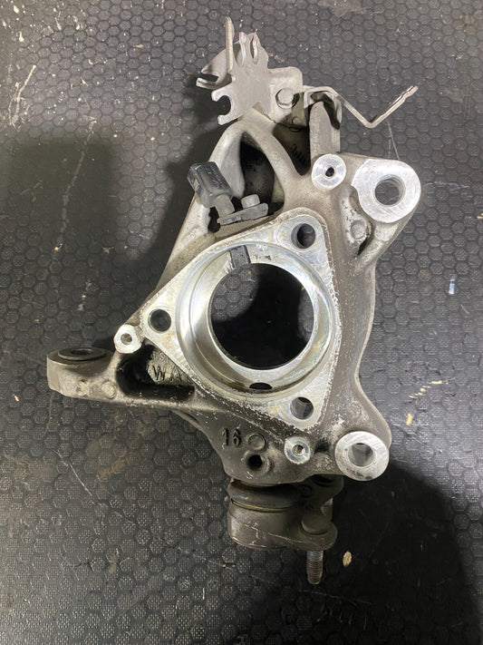 Volkswagen Golf MK7 GTI/R Front Right Hub 5Q0407258A