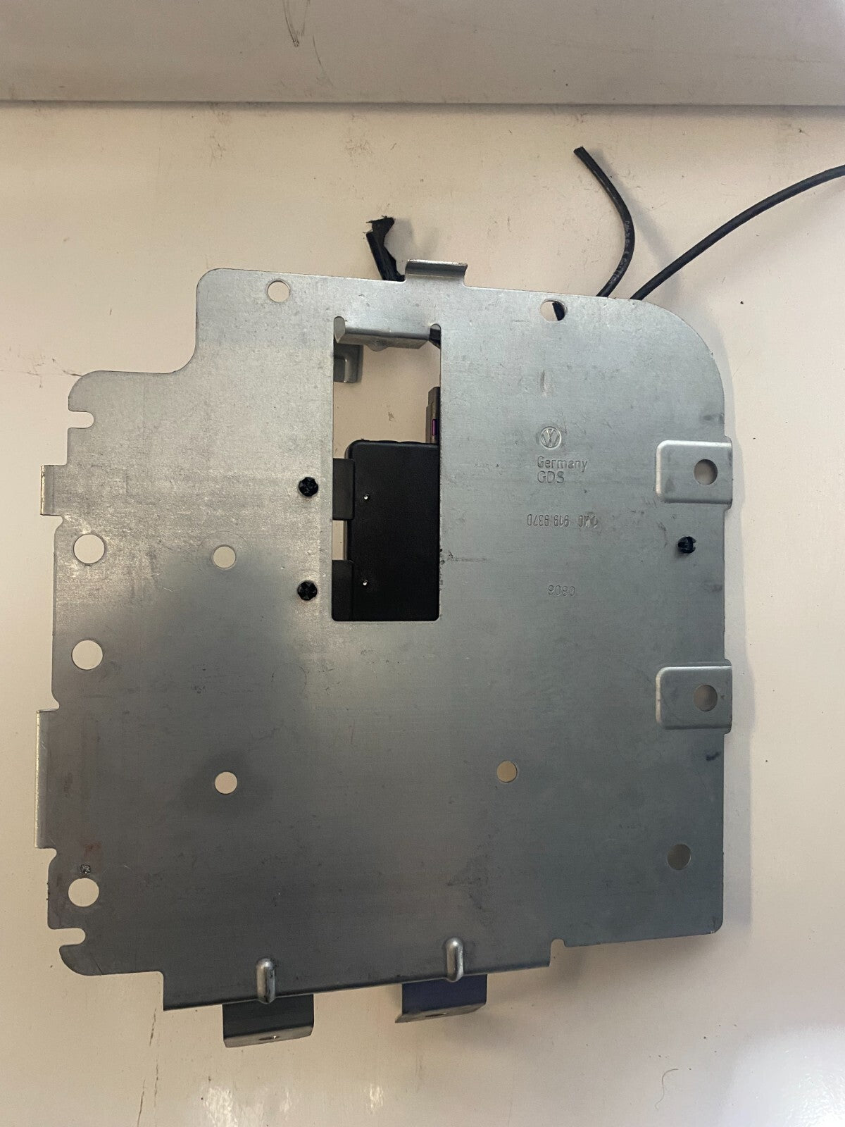 VWAG Navigation Antenna Amplifier Unit With Bracket 1T0035530