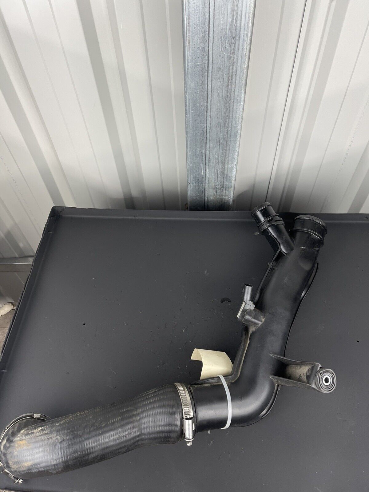 Volkswagen Golf throttle/ Intercooler pipe 1k0 145 792B- 2.0 TURBO PETROL