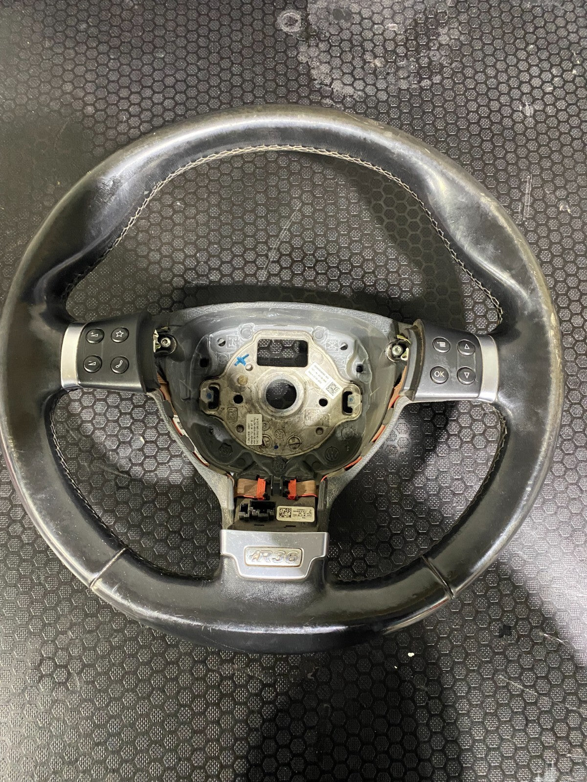 Volkswagen Passat R36 Steering Wheel 3C0419091