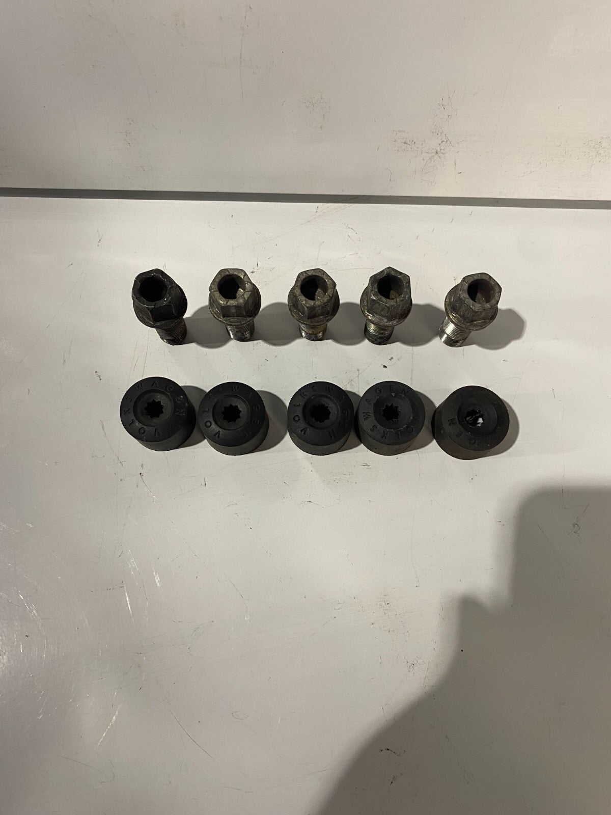 VWAG Lug Nuts / Wheel Bolts With Covers 5pc