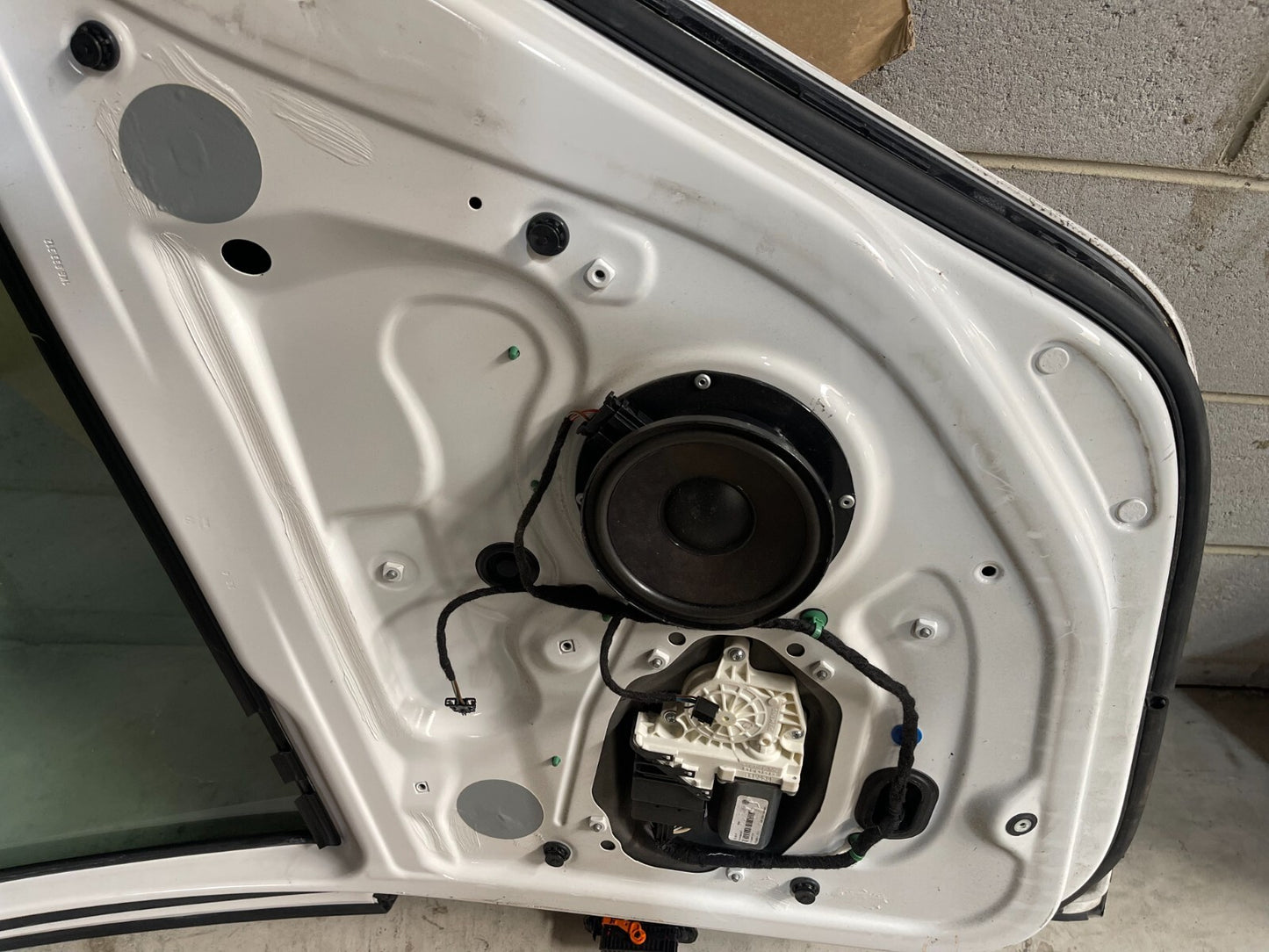 Volkswagen Golf MK5 Rear Right Door In White *Freight Available*