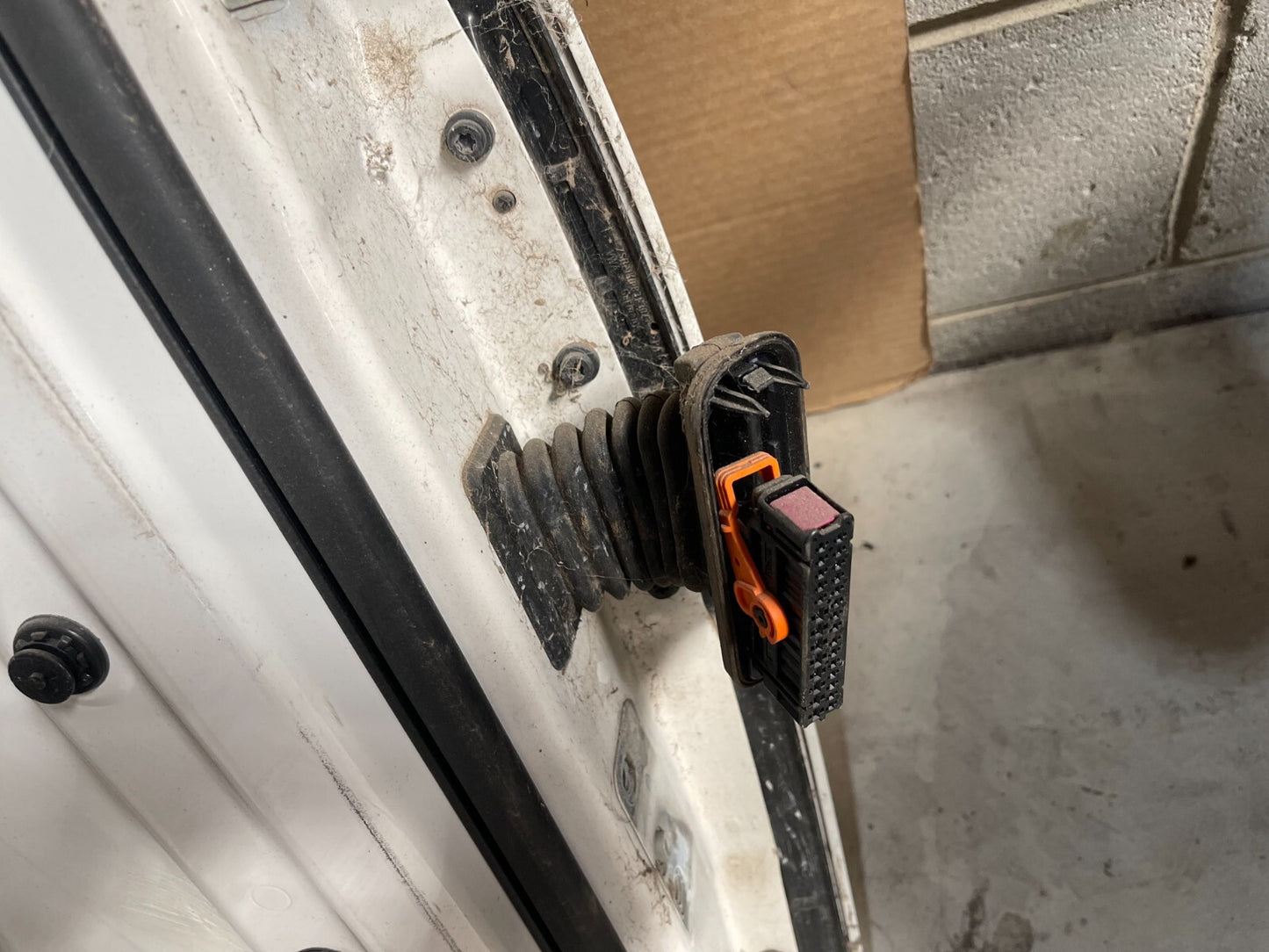 Volkswagen Golf MK5 Front Left Door In White *Freight Available*