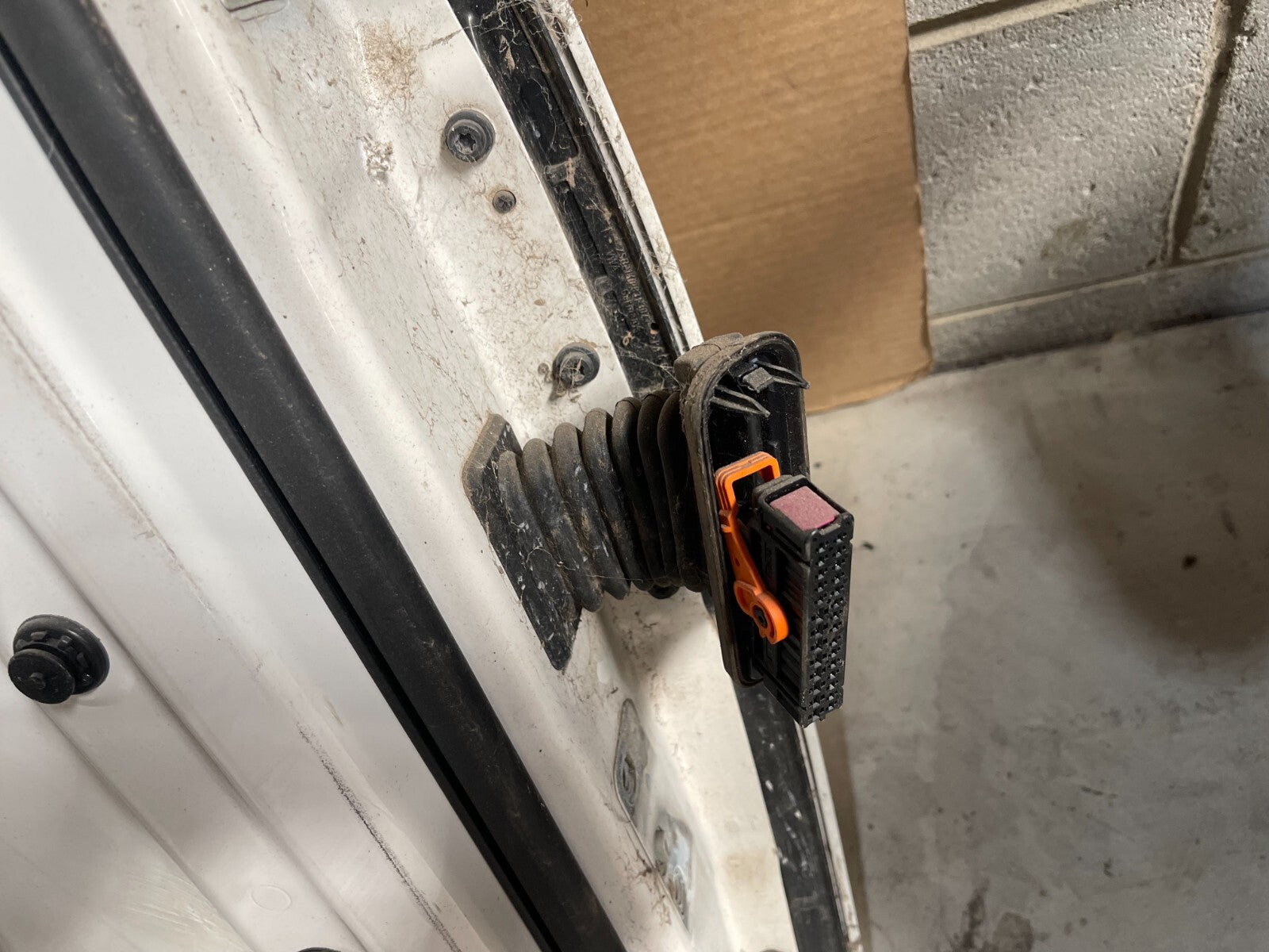 Volkswagen Golf MK5 Front Left Door In White *Freight Available*