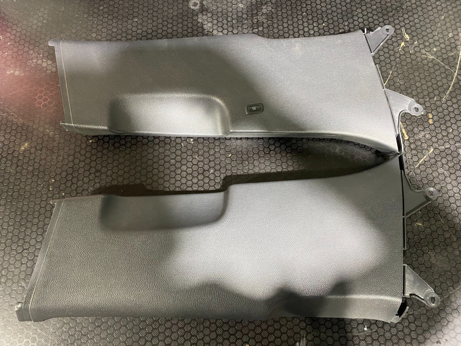 Volkswagen Golf Mk6 Lower B Pillar Set 1K4867298J 1K4867297J