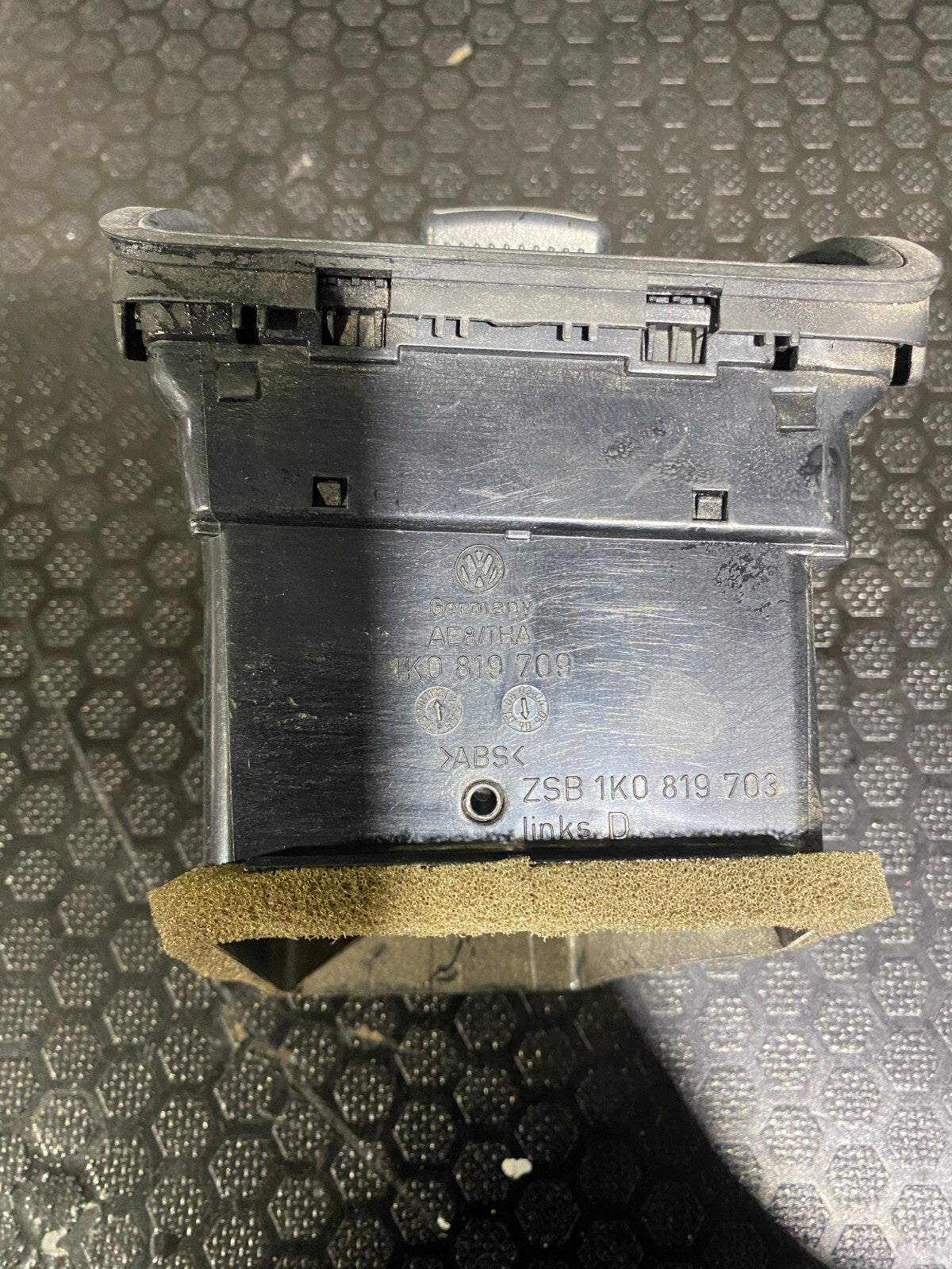 Volkswagen Golf MK5 Left Dash Air Vent 1K0819709