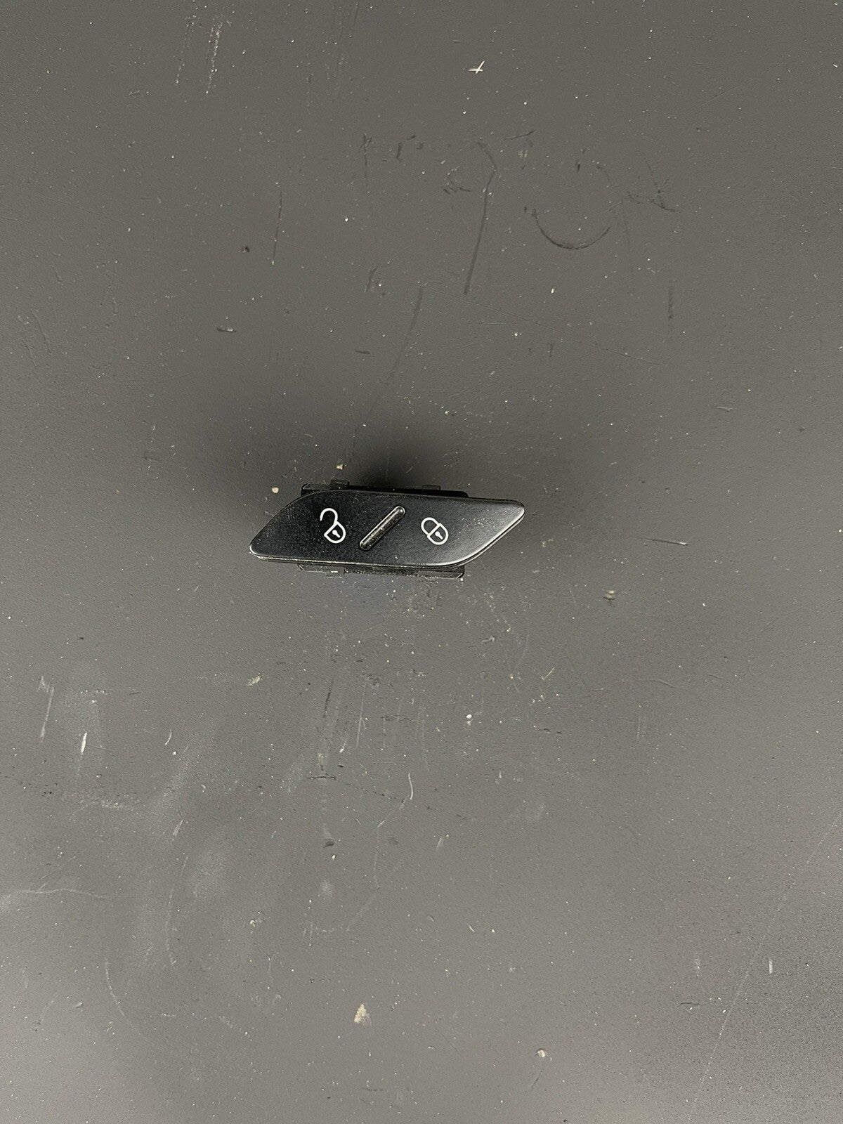 Volkswagen Golf 05-13 USED INTERIOR DOOR LOCK SWITCH