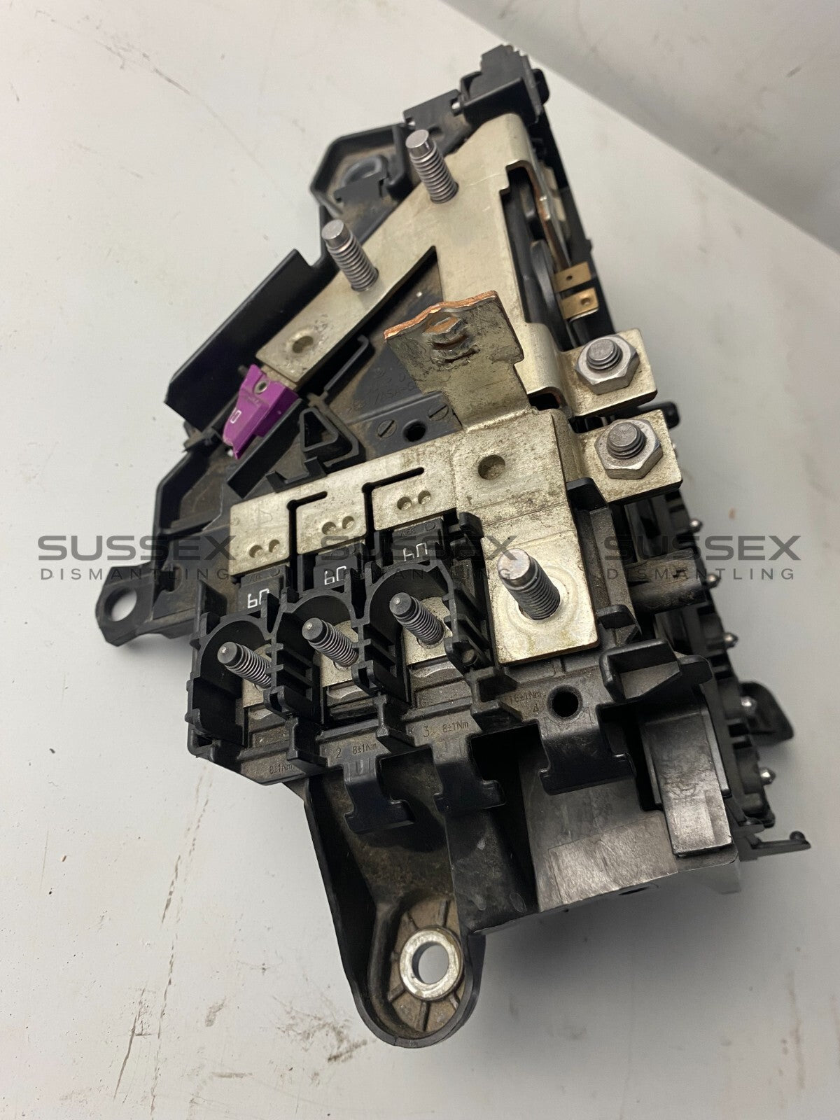 Mercedes-Benz Front Engine Bay Fuse Box (Broken Plug)
