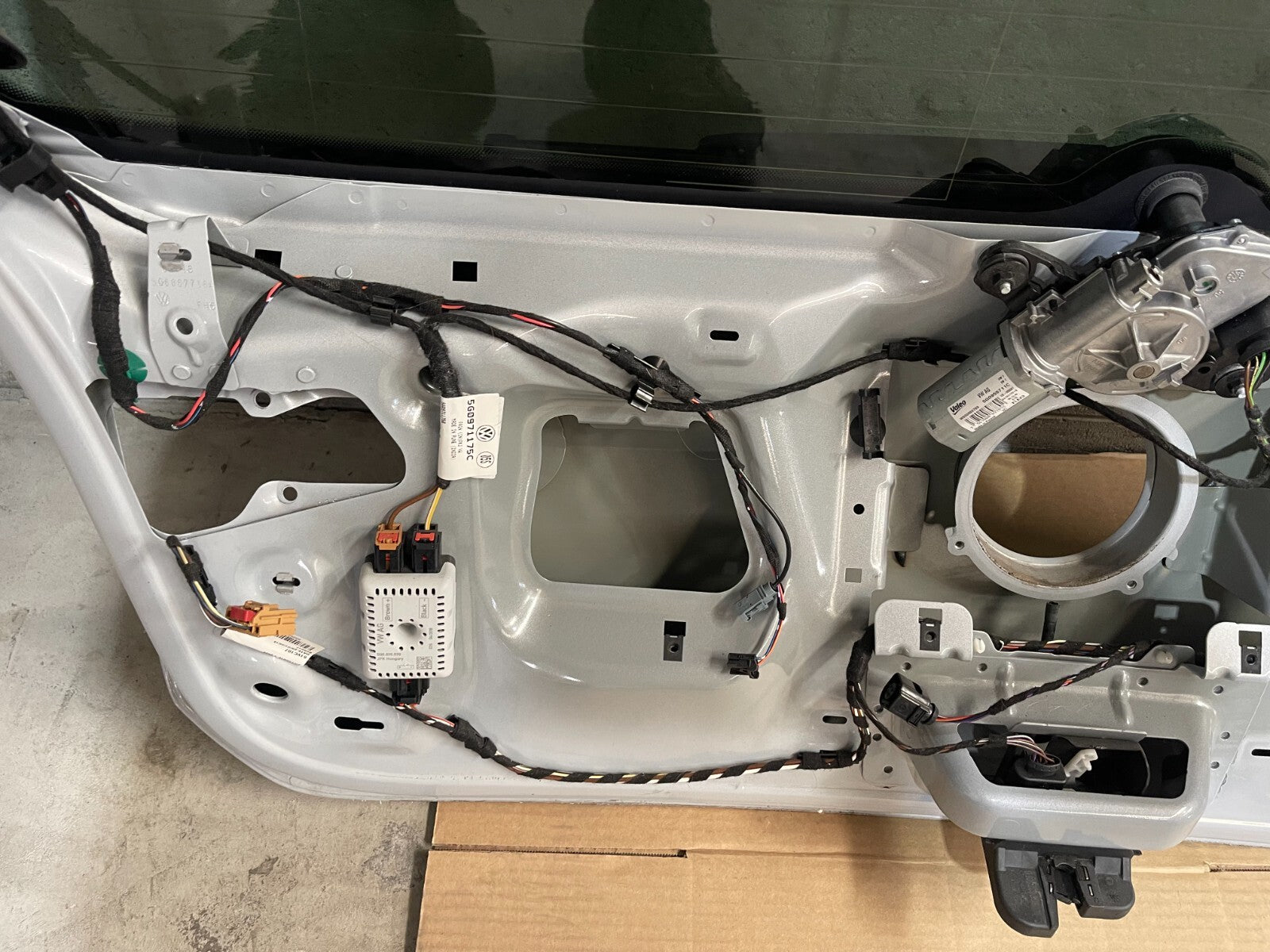 Volkswagen Golf MK7 Boot / Trunk In White Silver Metallic *Freight Available*