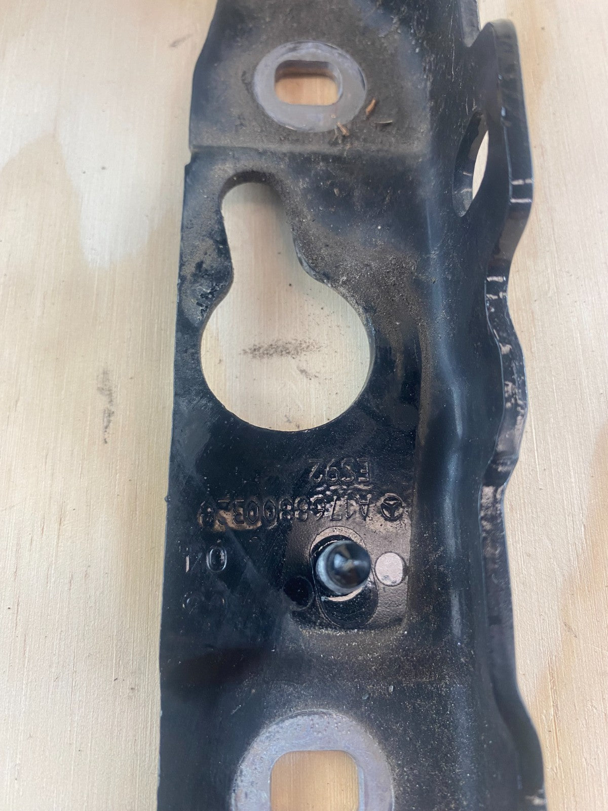 Mercedes-Benz A Class W176 Left / Right Bonnet Hinges A1768800428 A1768800328