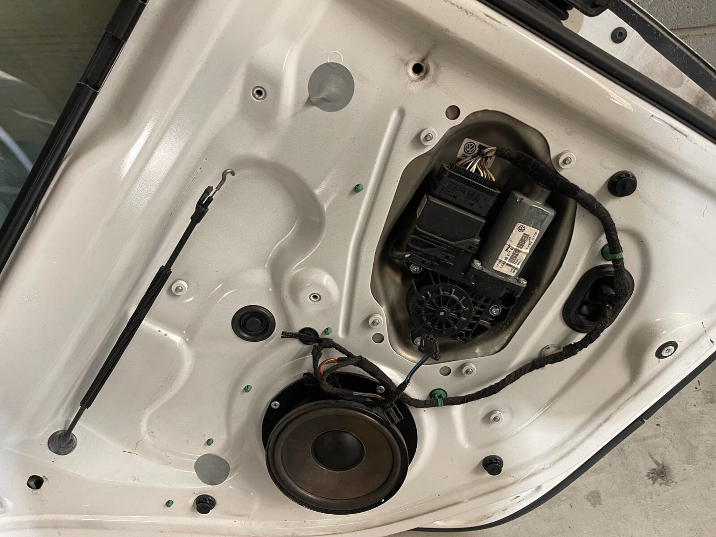 Volkswagen Golf MK5 Rear Left Door In White *Freight Available*