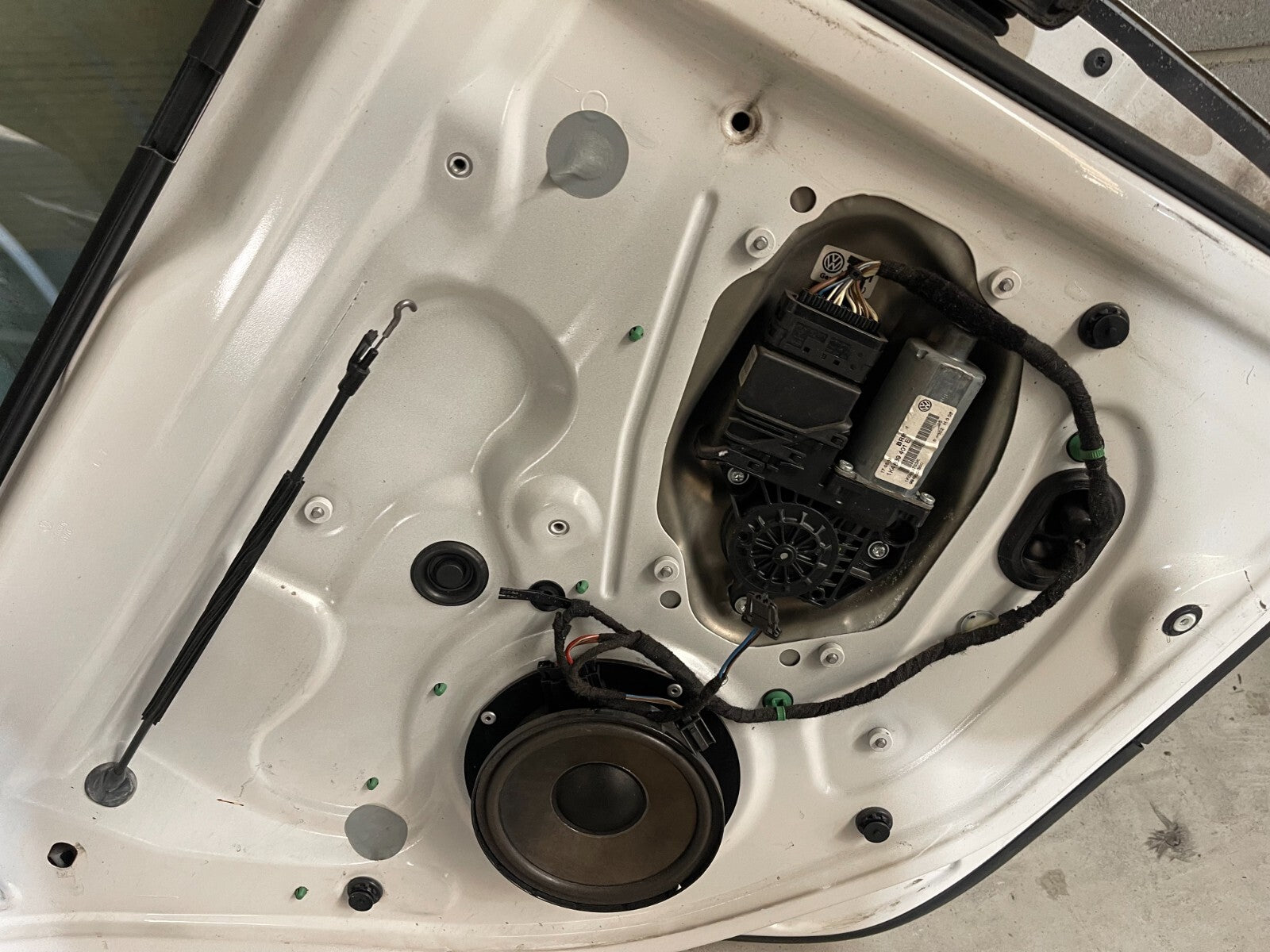 Volkswagen Golf MK5 Rear Left Door In White *Freight Available*