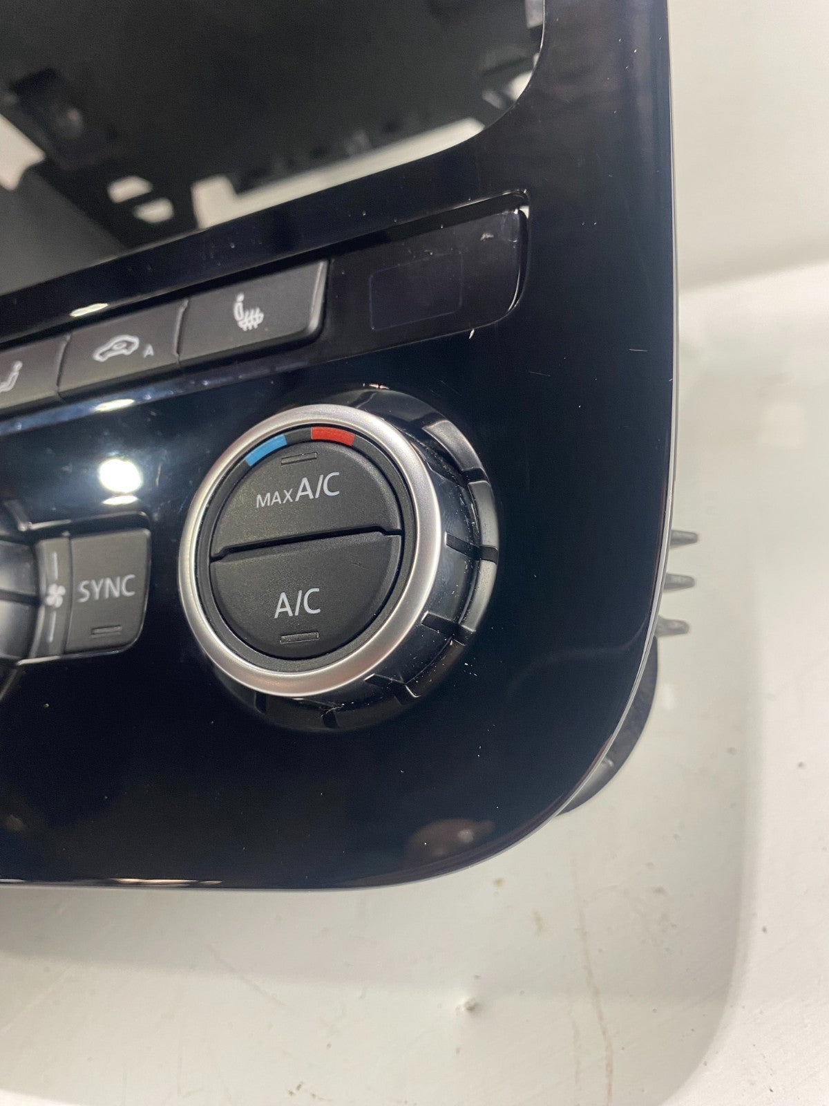 Volkswagen Scirocco / EOS Centre Airvent And Surround 1Q0819735C / 3AA907044BQ