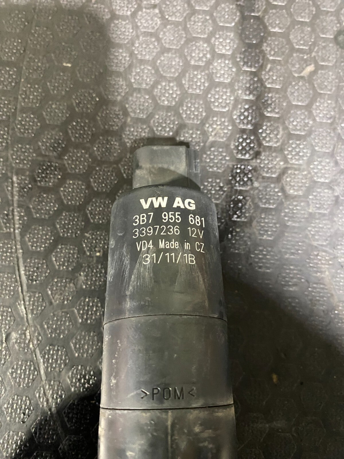 VWAG Headlight Washer Pump 3B7955681