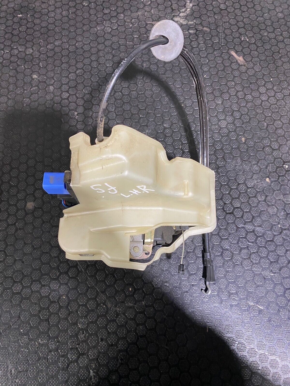 Volkswagen Locking Actuator 7L0839015