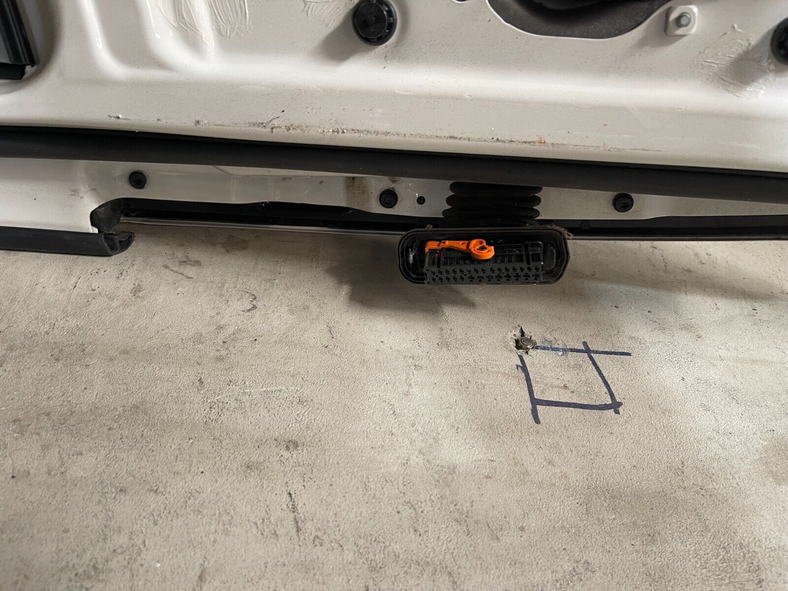 Volkswagen Golf MK5 Rear Right Door In White *Freight Available*