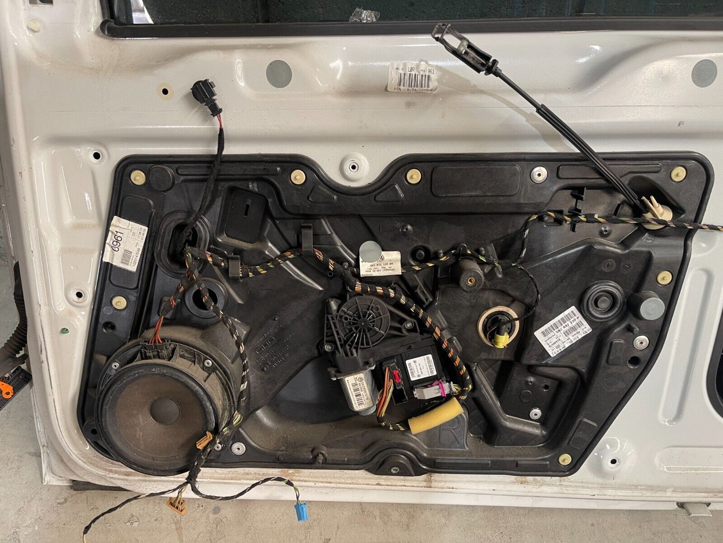 Volkswagen Golf MK6 Front Right Door In White *Freight Available*